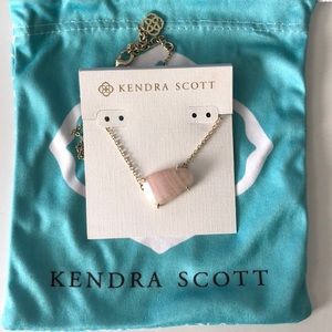 Isla Necklace in Gold/Rose Quartz